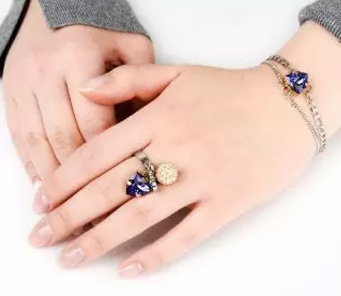 iGLORY告訴你：其實女明星也不是天天都佩戴什么天價首飾啦！