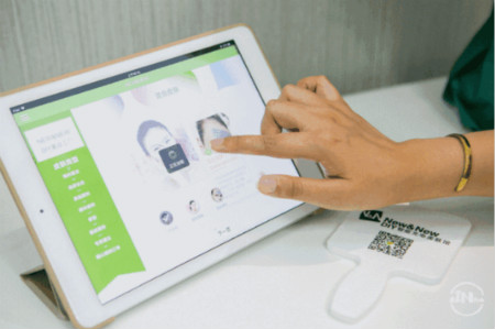 圣誕節，來NEWNEW智能光電美膚館給心愛的人驚喜吧