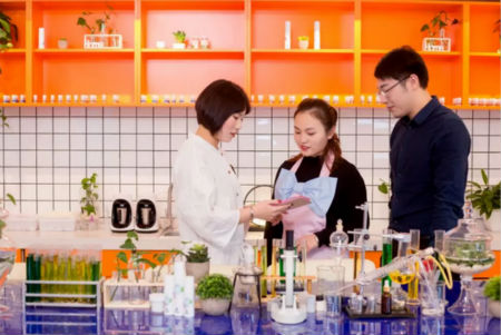 圣誕節，來NEWNEW智能光電美膚館給心愛的人驚喜吧