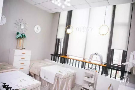 想開一家智能光電美膚館應(yīng)該怎么做？