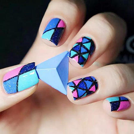 快收藏！TOK幾何風美甲，橫豎都是美~