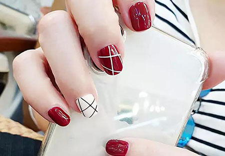快收藏！TOK幾何風美甲，橫豎都是美~
