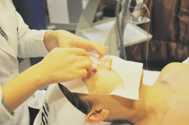 美容師業(yè)績(jī)?yōu)槭裁床睿績(jī)?yōu)秀的美容師什么樣？