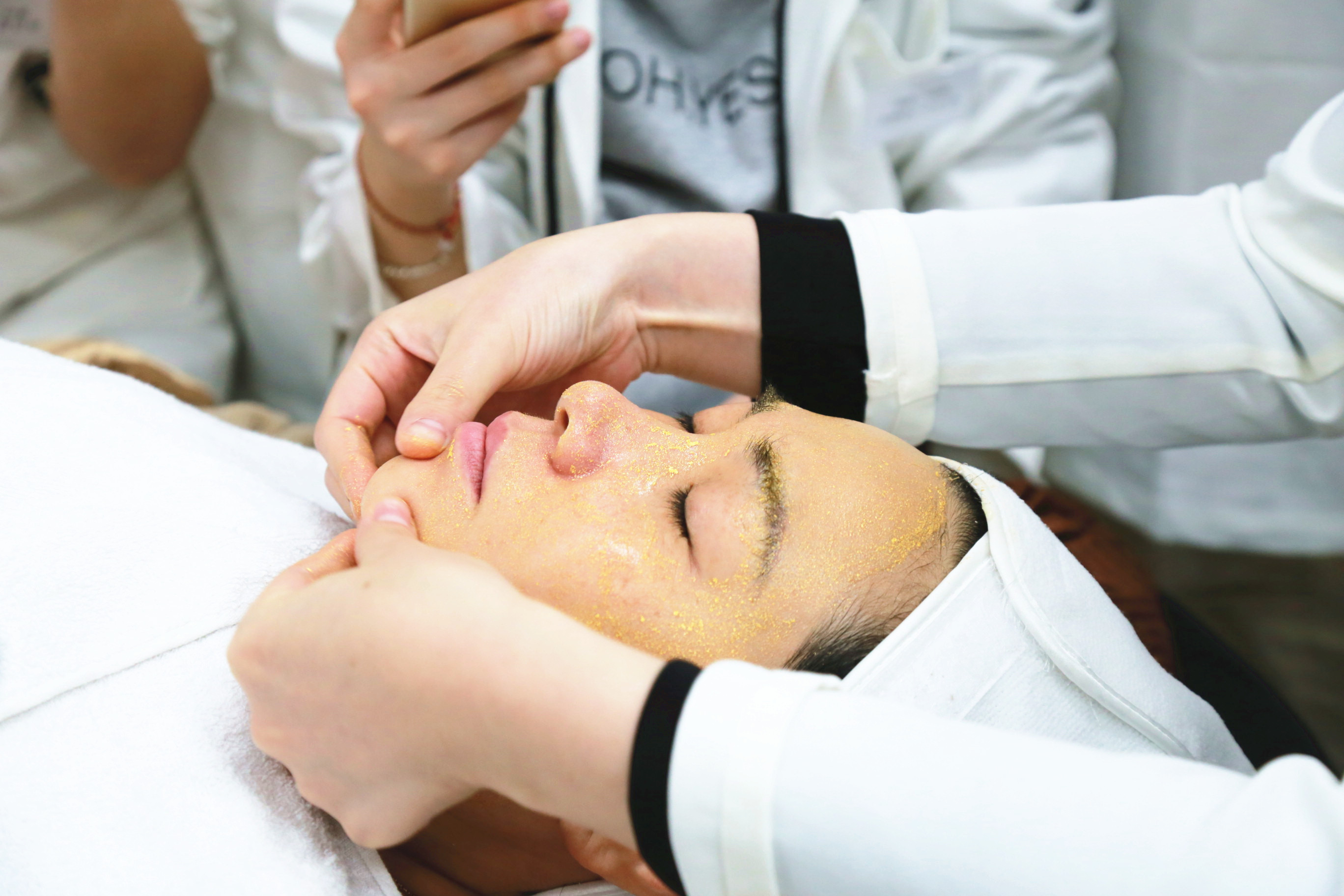 搶占先機！提前布局2024美業(yè)，一定要懂“她”經(jīng)濟(jì)！