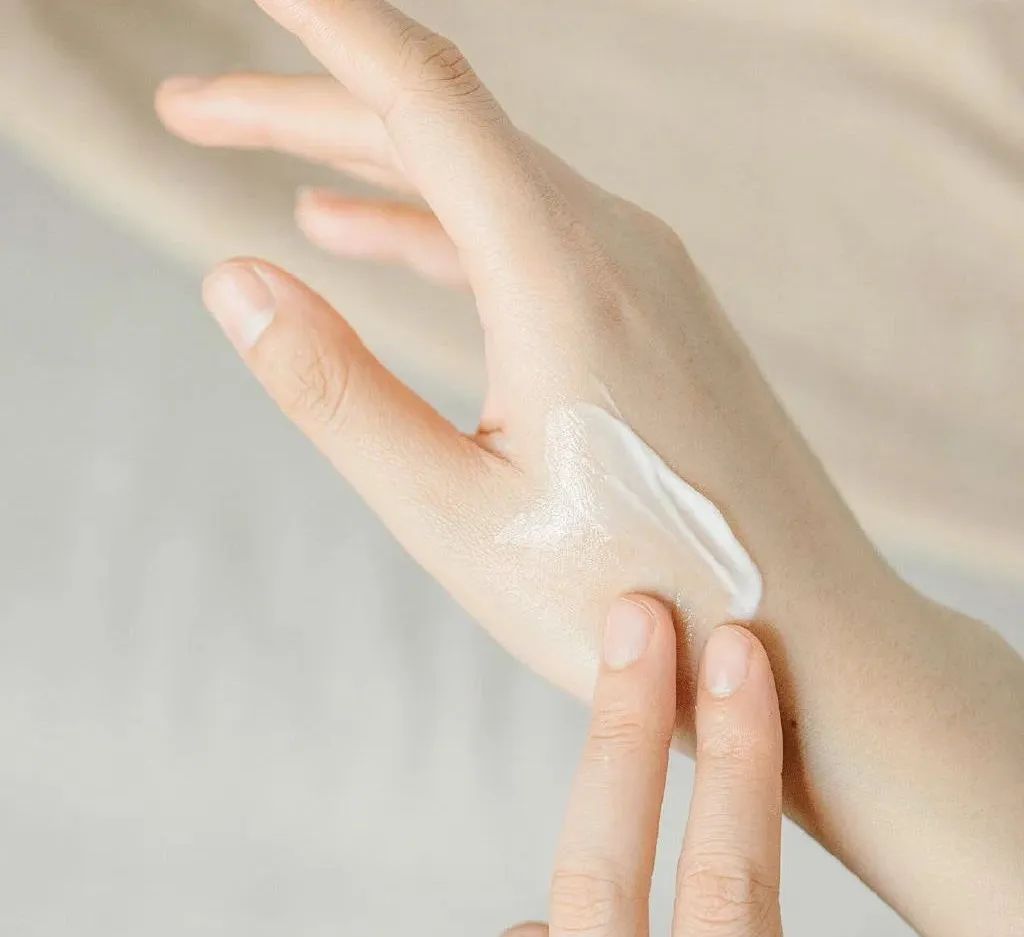 春季肌膚敏感、干燥、緊繃.......如何自救？快戳→